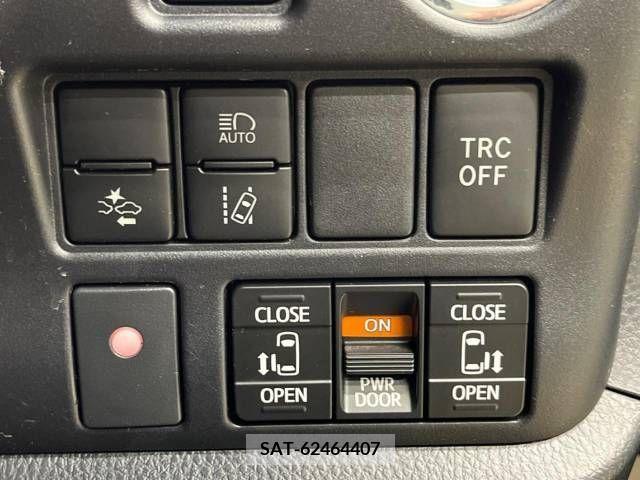 Toyota NOAH HYBRID 2019-05 214075-5