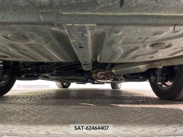 Toyota NOAH HYBRID 2019-05 214075-19