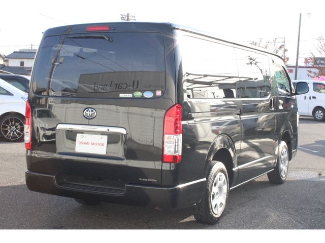 Toyota HIACE VAN 2018-08 183599-1