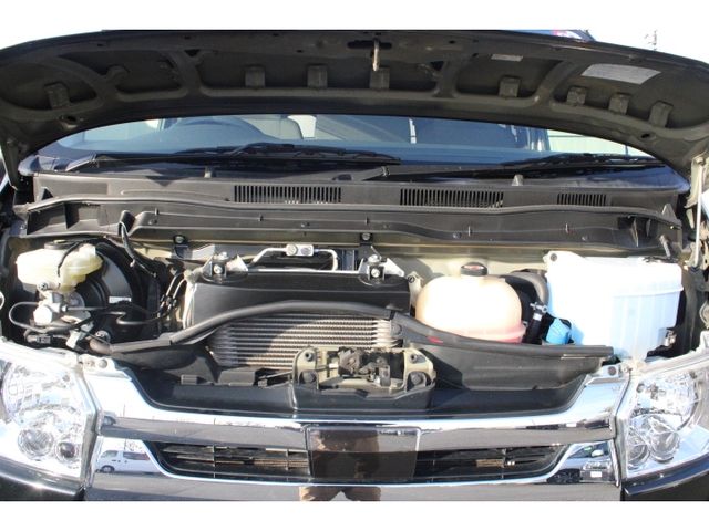 Toyota HIACE VAN 2018-08 183599-28