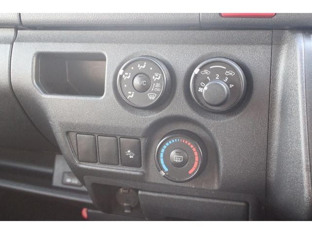 Toyota HIACE VAN 2018-08 183599-17