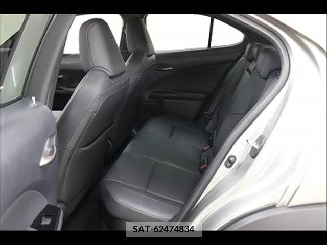 Lexus UX 2019-07 275930-12