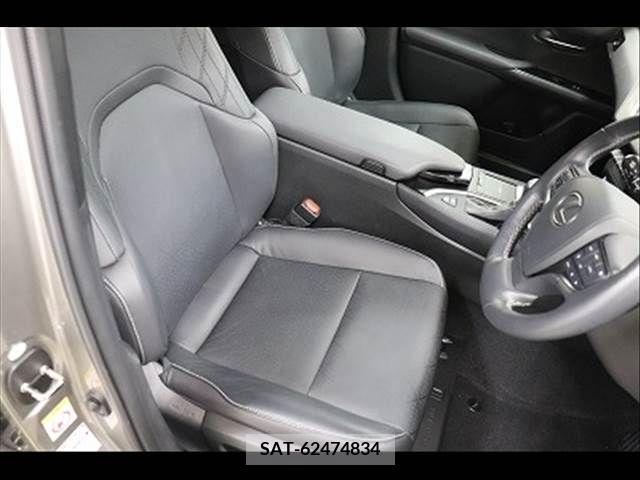 Lexus UX 2019-07 275930-10