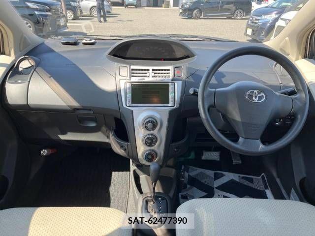 Toyota VITZ 2006-11 256166-1