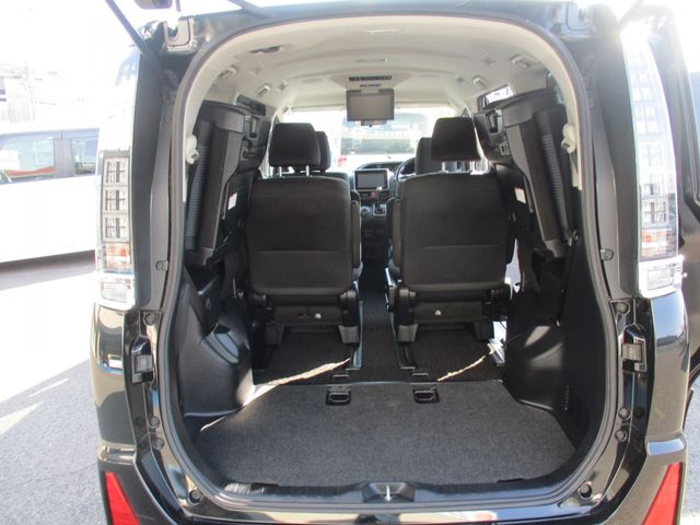 Toyota VOXY 2016-03 20696-6