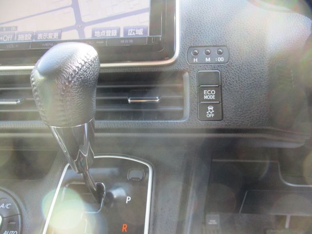 Toyota VOXY 2016-03 20696-14