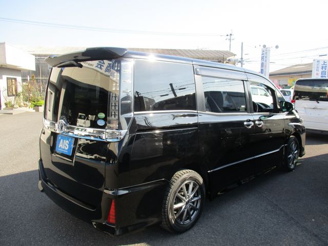 Toyota VOXY 2016-03 20696-3