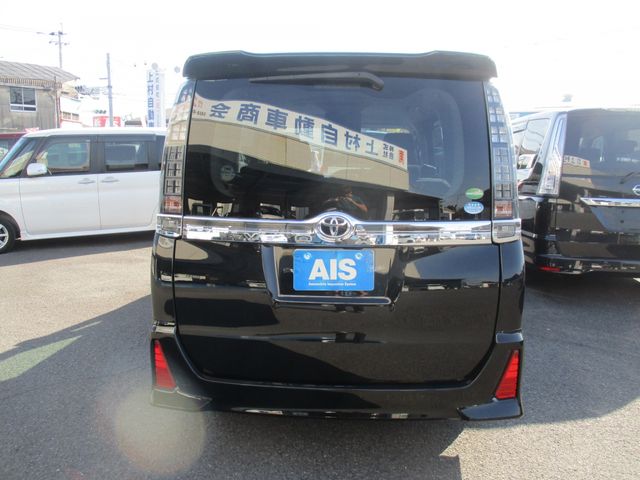 Toyota VOXY 2016-03 20696-2