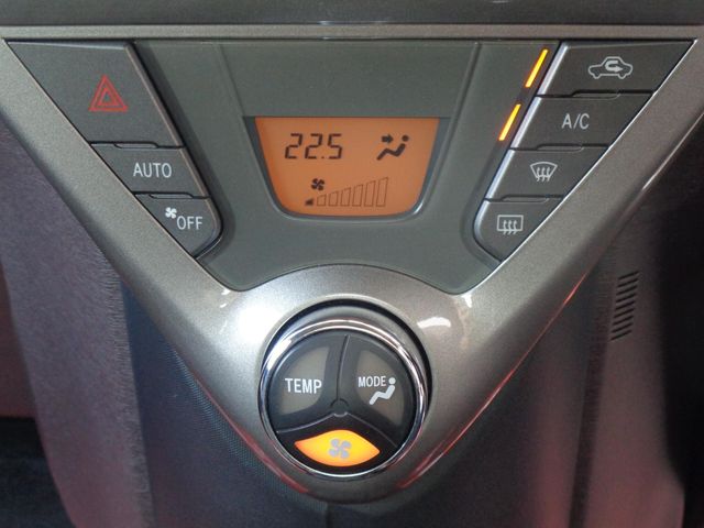 Toyota IQ 2010-08 193303-16