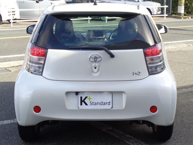 Toyota IQ 2010-08 193303-6