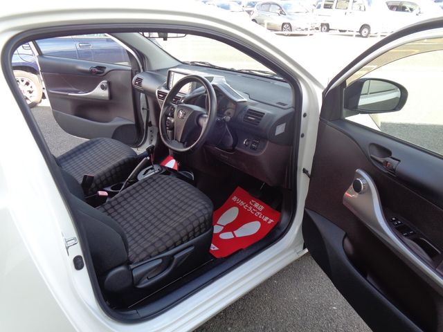 Toyota IQ 2010-08 193303-8