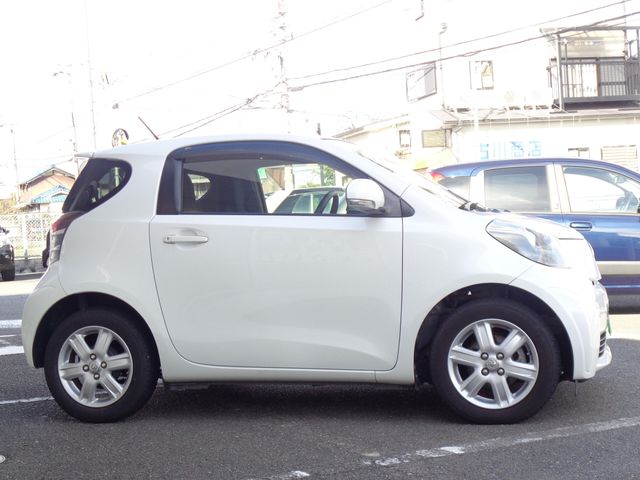 Toyota IQ 2010-08 193303-25