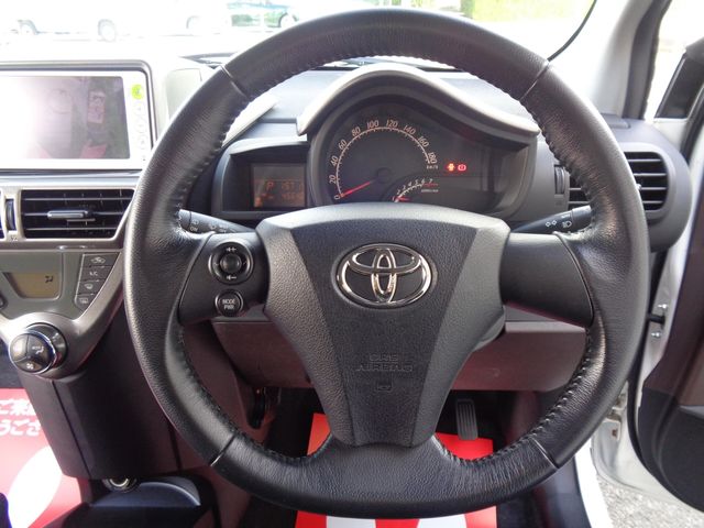 Toyota IQ 2010-08 193303-12