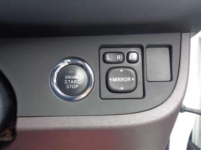Toyota IQ 2010-08 193303-19
