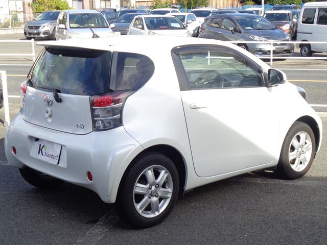 Toyota IQ 2010-08 193303-24