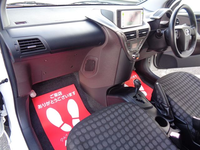 Toyota IQ 2010-08 193303-14