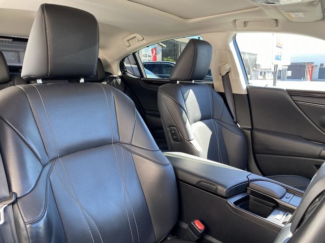 Lexus ES 2019-01 16434-18