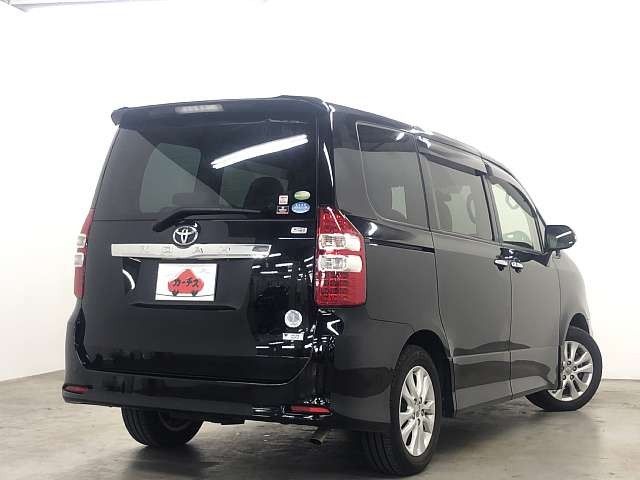 Toyota NOAH 2011-12 182834-2