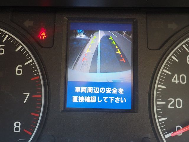 Nissan NV350 Caravan 2013-04 16334-3