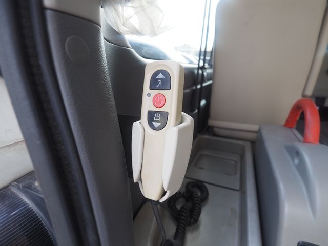 Nissan NV350 Caravan 2013-04 16334-17