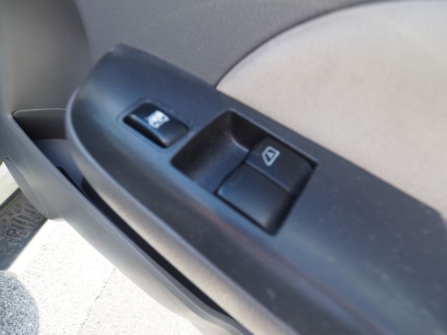 Nissan NV350 Caravan 2013-04 16334-9