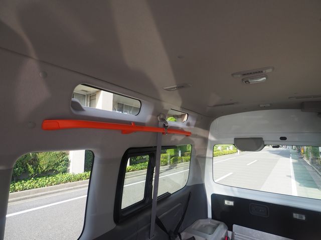 Nissan NV350 Caravan 2013-04 16334-15