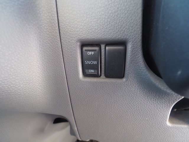 Nissan NV350 Caravan 2013-04 16334-5