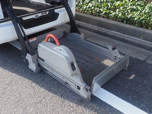 Nissan NV350 Caravan 2013-04 16334-19