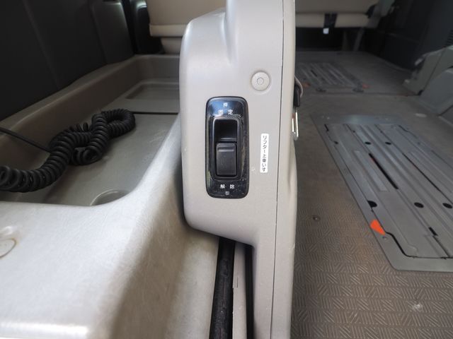 Nissan NV350 Caravan 2013-04 16334-18