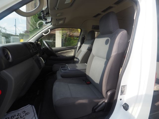 Nissan NV350 Caravan 2013-04 16334-10