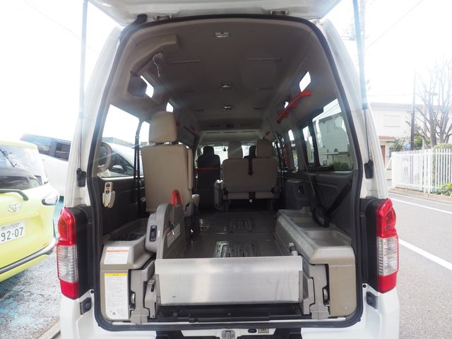 Nissan NV350 Caravan 2013-04 16334-16