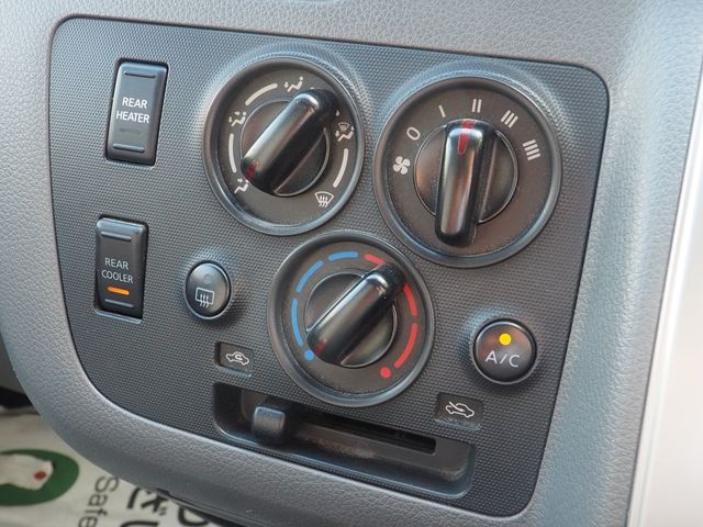 Nissan NV350 Caravan 2013-04 16334-4
