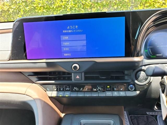 Toyota CROWN 2023-06 4242-11