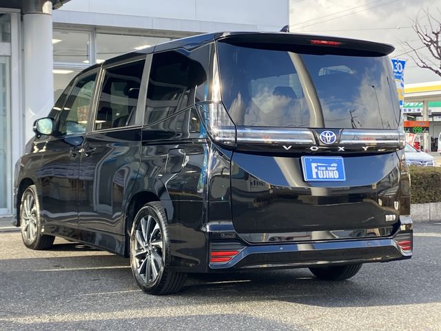 Toyota VOXY HYBRID 2023-03 181871-2