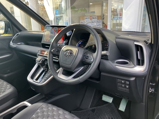 Toyota VOXY HYBRID 2023-03 181871-1