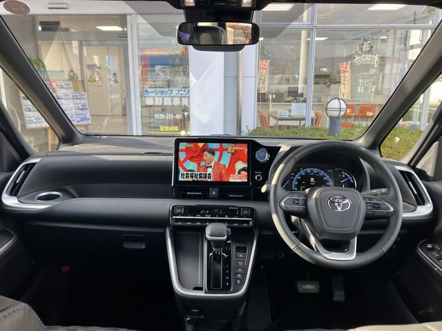 Toyota VOXY HYBRID 2023-03 181871-3