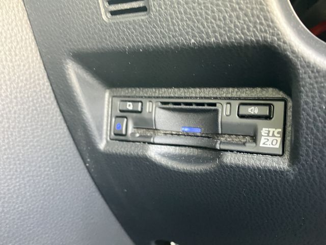 Toyota VOXY HYBRID 2023-03 181871-10