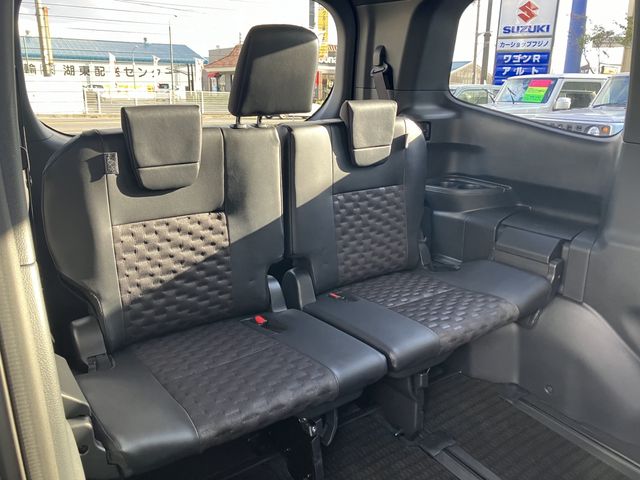 Toyota VOXY HYBRID 2023-03 181871-12