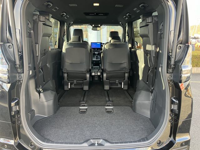 Toyota VOXY HYBRID 2023-03 181871-22
