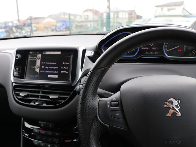 Peugeot 208 2013-03 5923-3