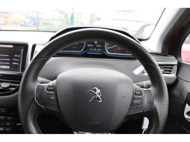 Peugeot 208 2013-03 5923-1