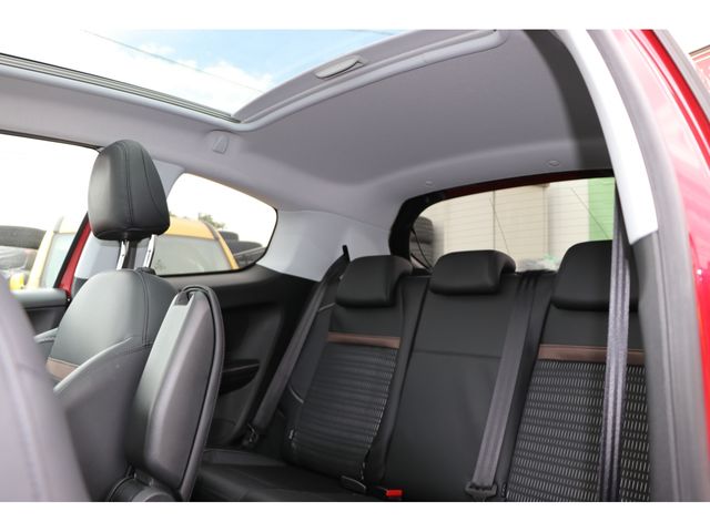 Peugeot 208 2013-03 5923-10
