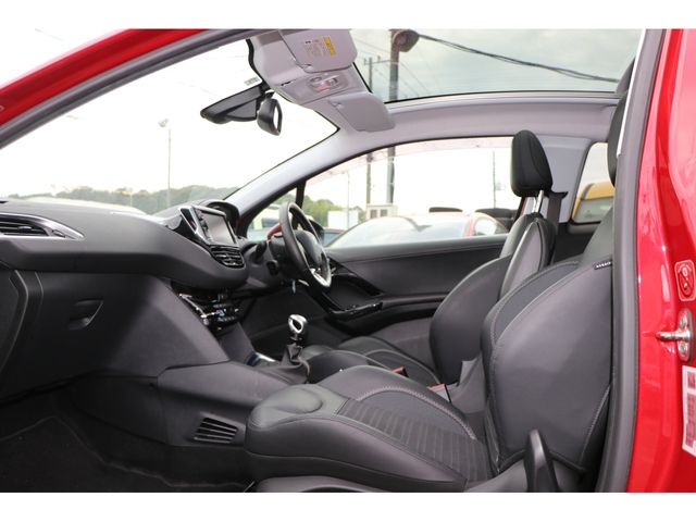 Peugeot 208 2013-03 5923-8