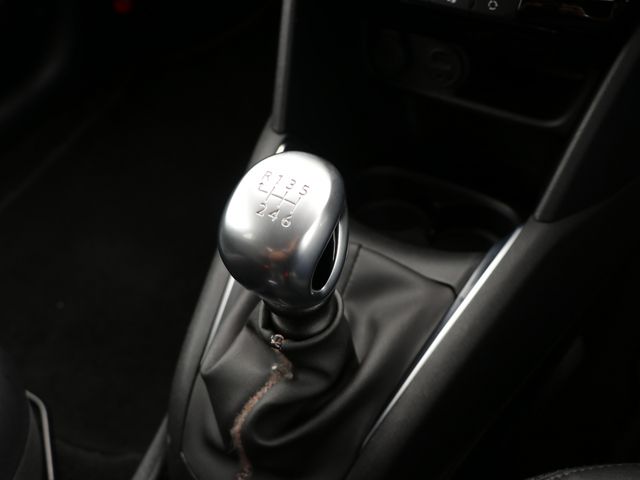 Peugeot 208 2013-03 5923-4