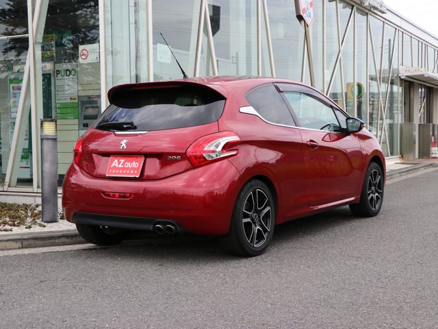 Peugeot 208 2013-03 5923-2