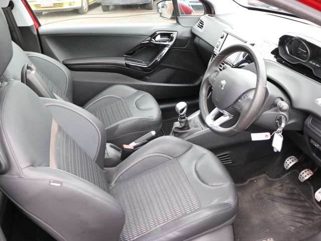 Peugeot 208 2013-03 5923-13