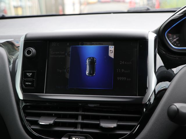 Peugeot 208 2013-03 5923-19