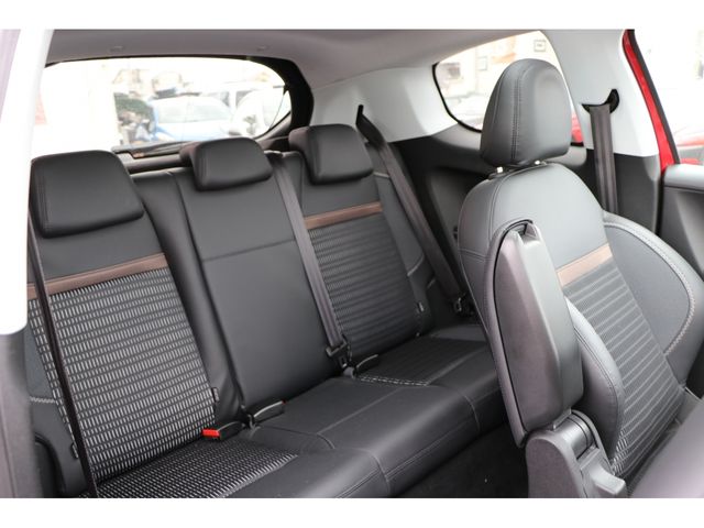 Peugeot 208 2013-03 5923-11