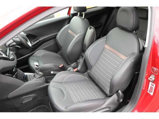 Peugeot 208 2013-03 5923-7