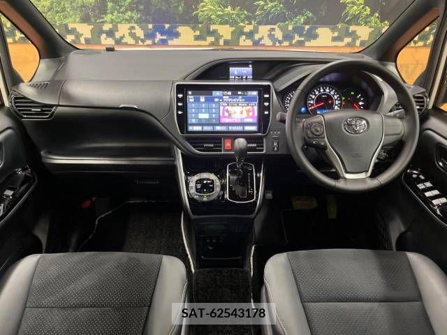 Toyota VOXY 2021-06 289961-1